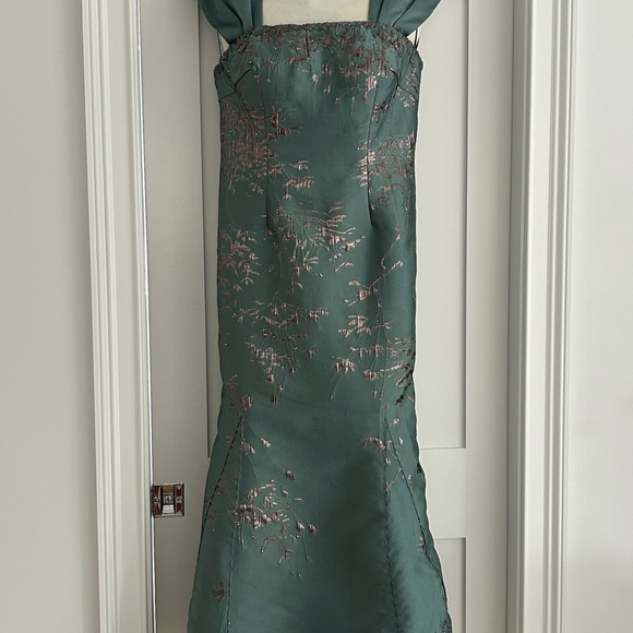 Beautiful custom Rene Ruiz gown Size 12 hemmed to 5’1”Worn once dry cleaned - Picture 1 of 6
